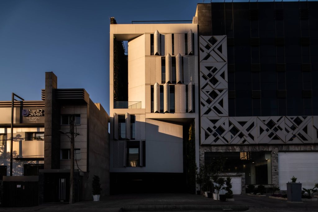 Leona 7 Office photo by Parham Raoufi